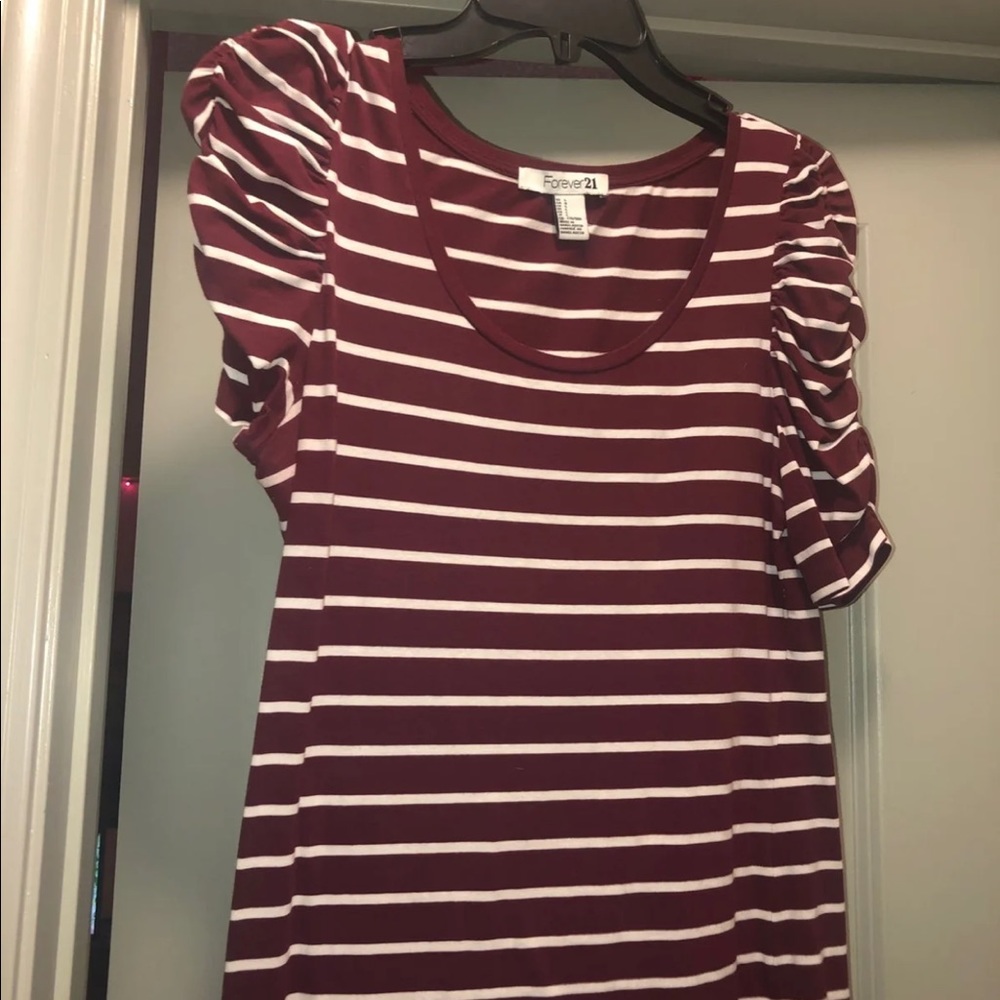 Forver 21 maroon and white shirt
